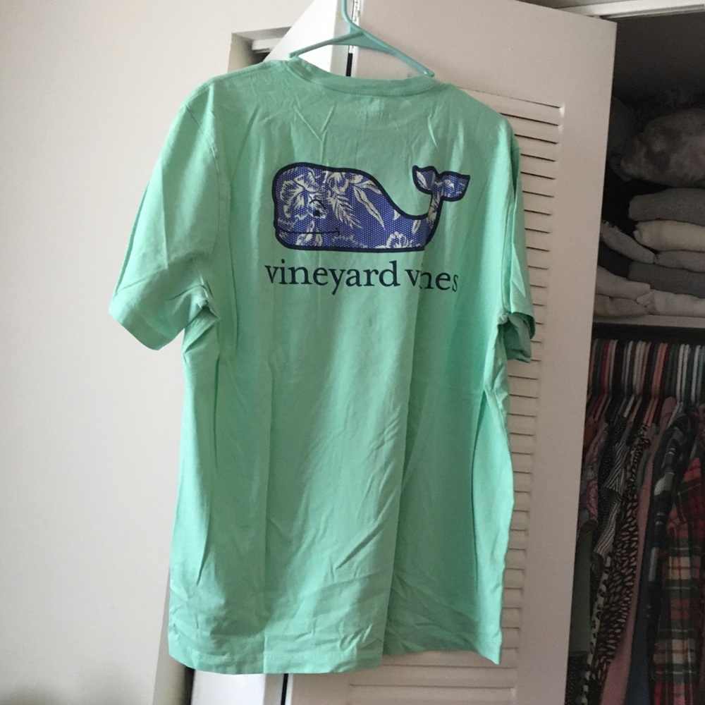 Vineyard Vines T-shirt